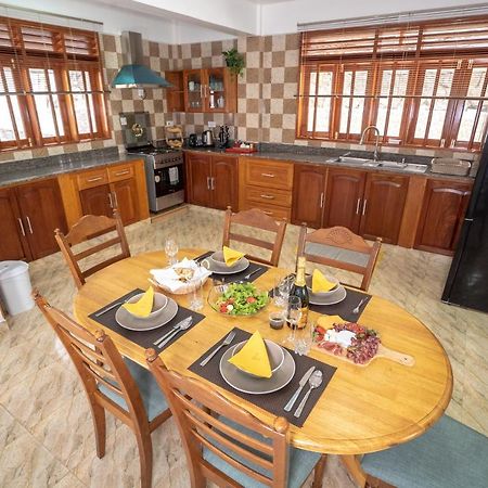 La Belle Residence Self Catering Accommodation Beau Vallon  Bagian luar foto